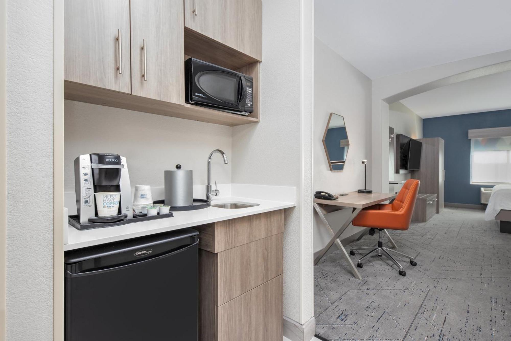 Holiday Inn Express Hotel & Suites Dallas West By Ihg Exterior photo