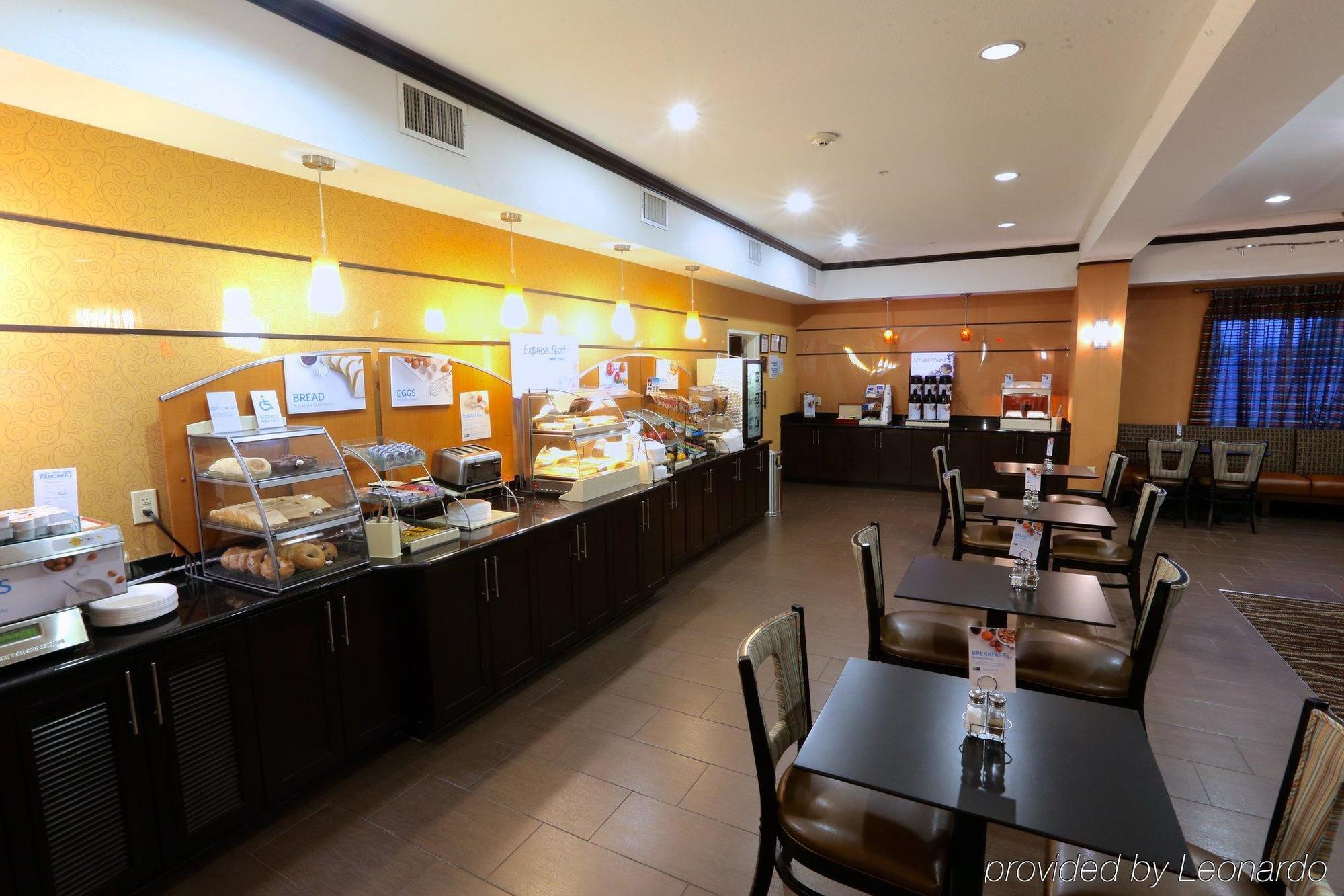 Holiday Inn Express Hotel & Suites Dallas West By Ihg Exterior photo