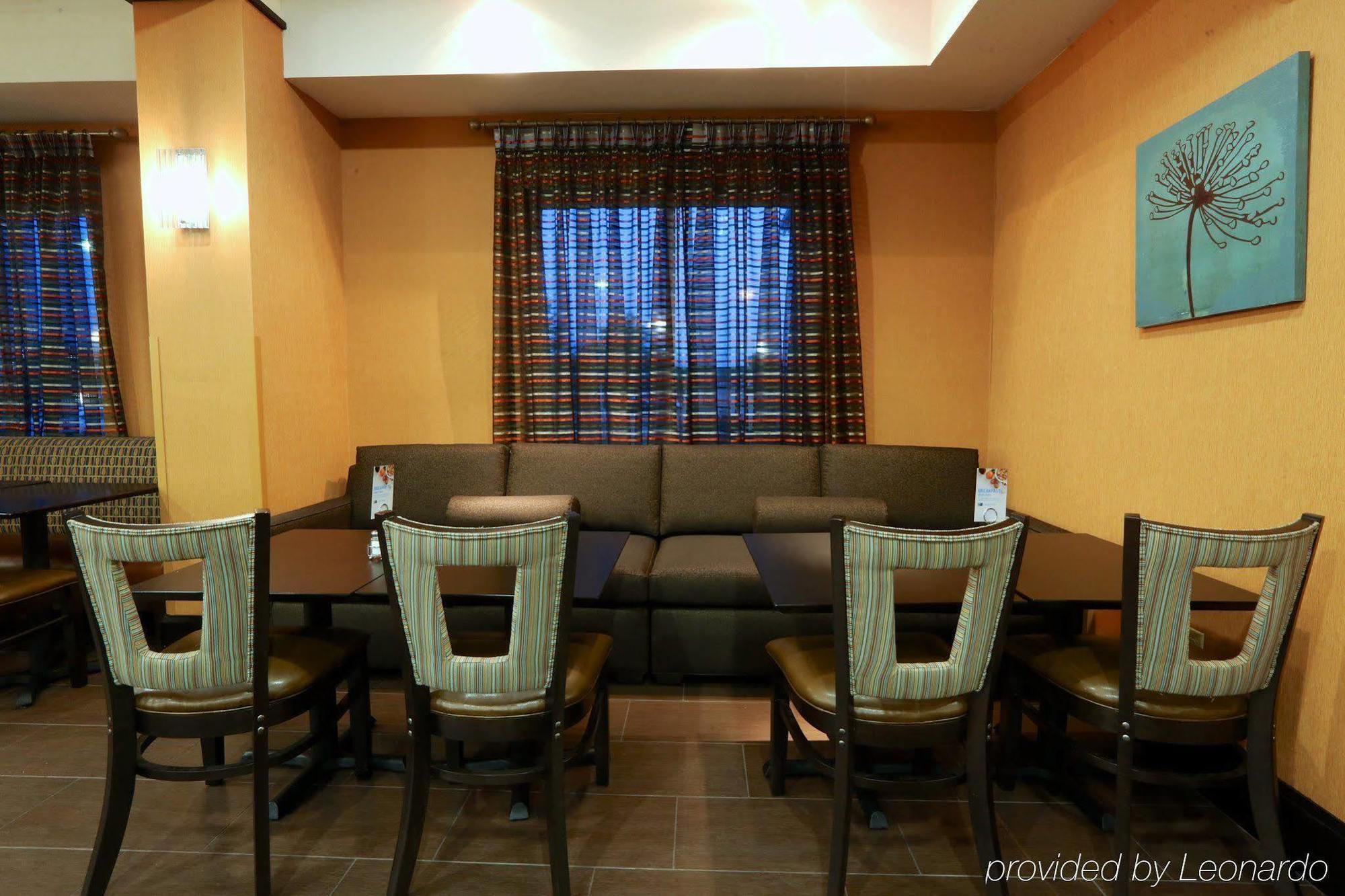 Holiday Inn Express Hotel & Suites Dallas West By Ihg Exterior photo