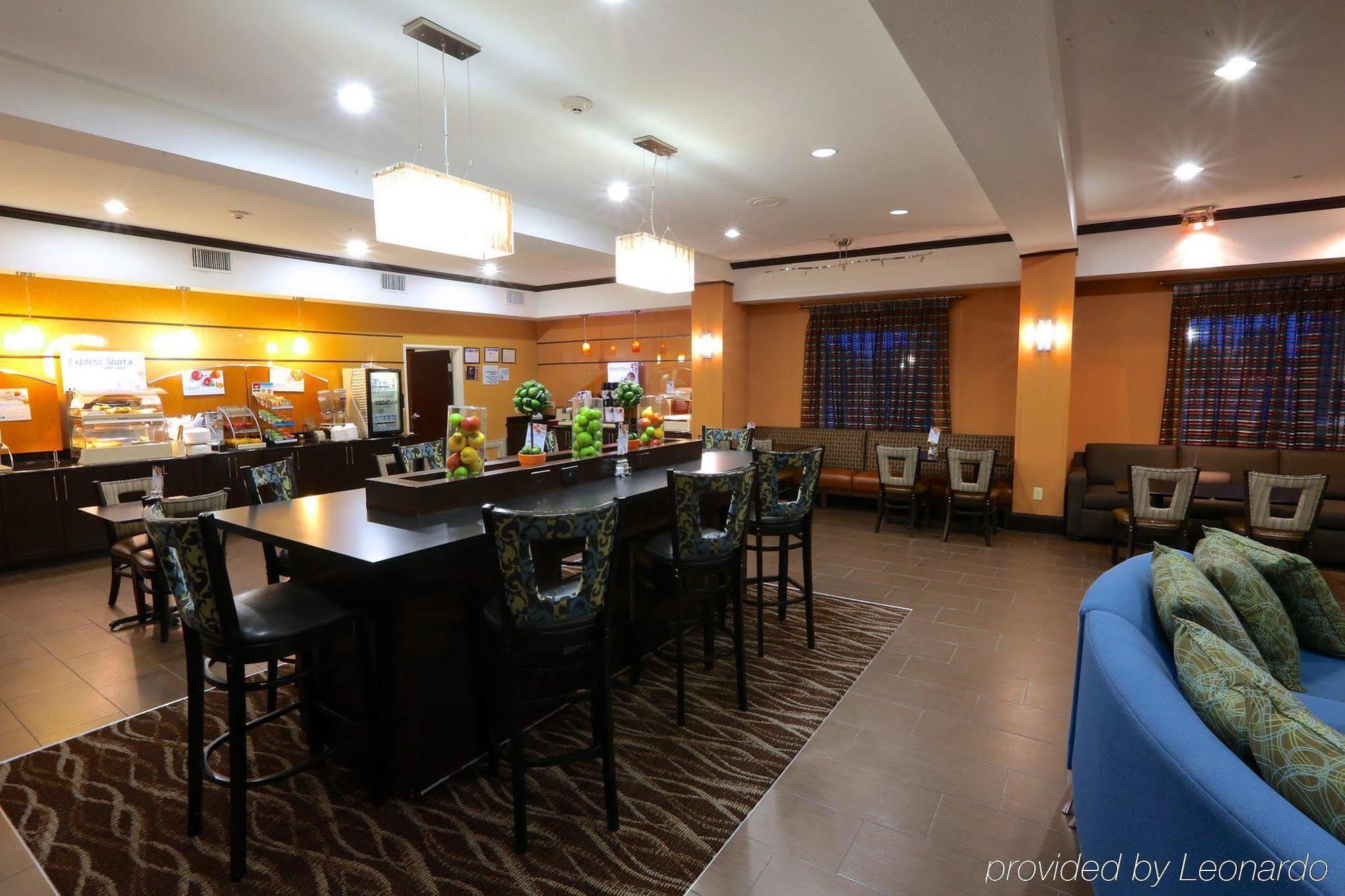 Holiday Inn Express Hotel & Suites Dallas West By Ihg Exterior photo