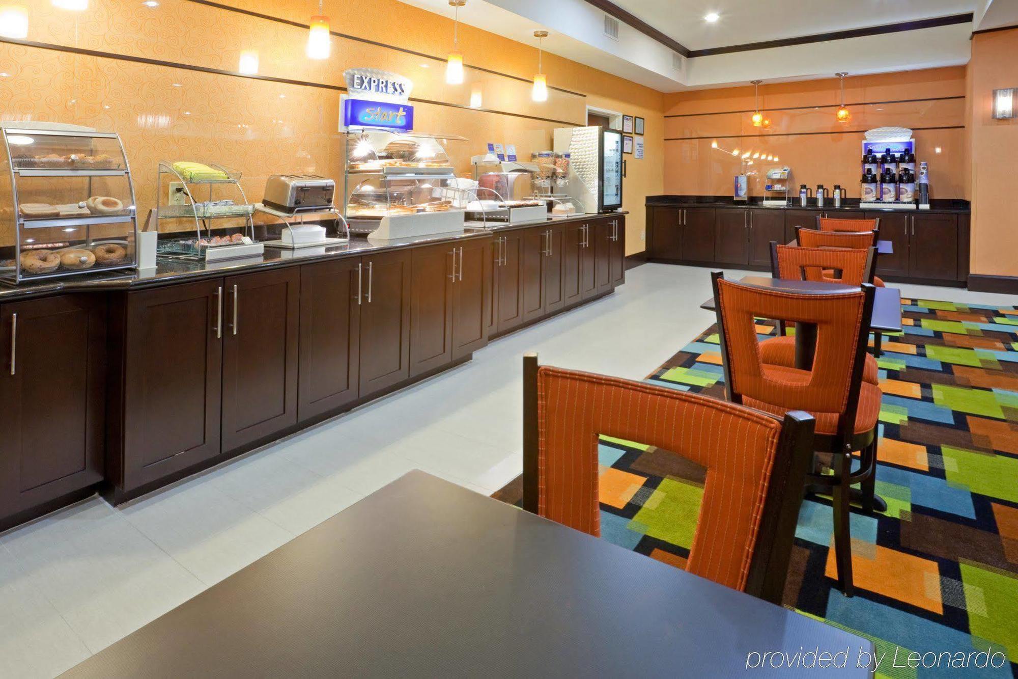 Holiday Inn Express Hotel & Suites Dallas West By Ihg Restaurant photo